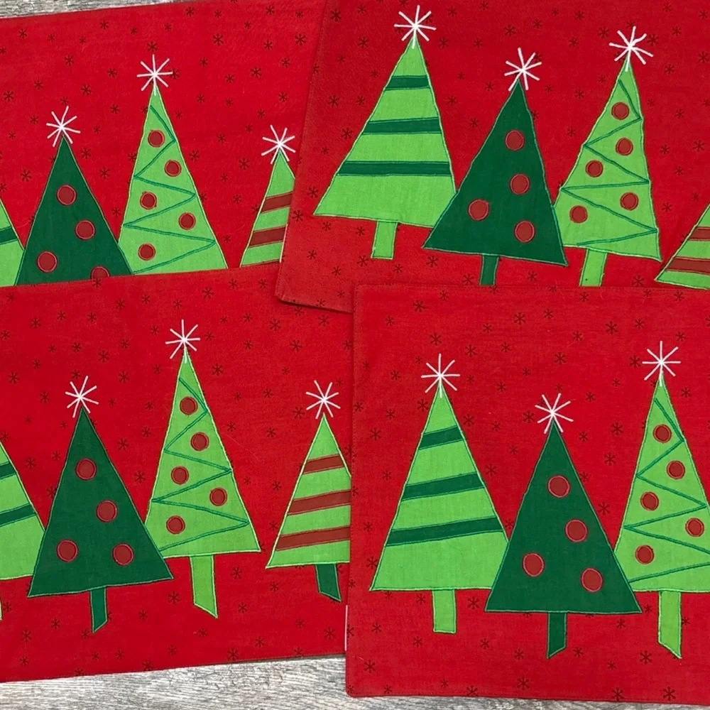 Crate & Barrel Christmas Tree Placemats set 4 100% cotton 19 x 14 applique red